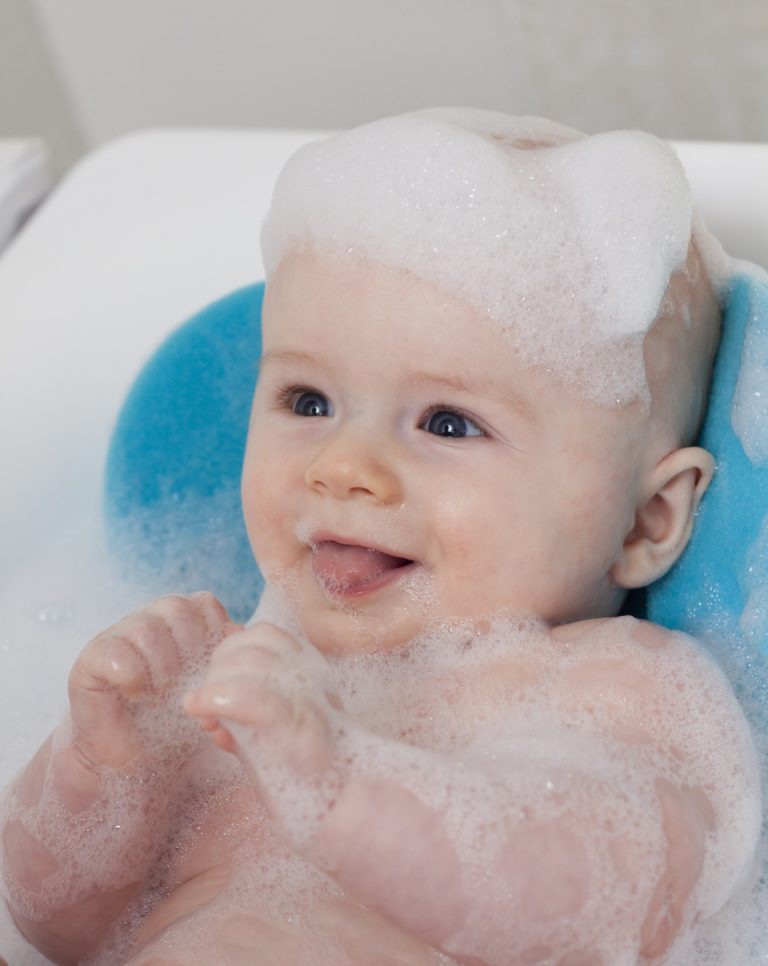 16 Ultimate Tips for Baby Bath (Sponge Bath & Regular Bath) Mom Kid