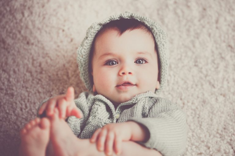Top Tips on How To Buy Baby Clothes on a Budget