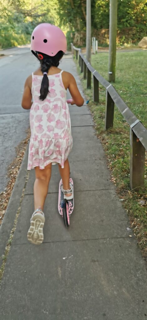 Nattork girls pink scooter